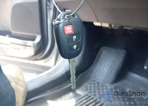 2017 Toyota Rav4 Xle z USA, uszkodzony, nr VIN 2T3RFREV2HW641527